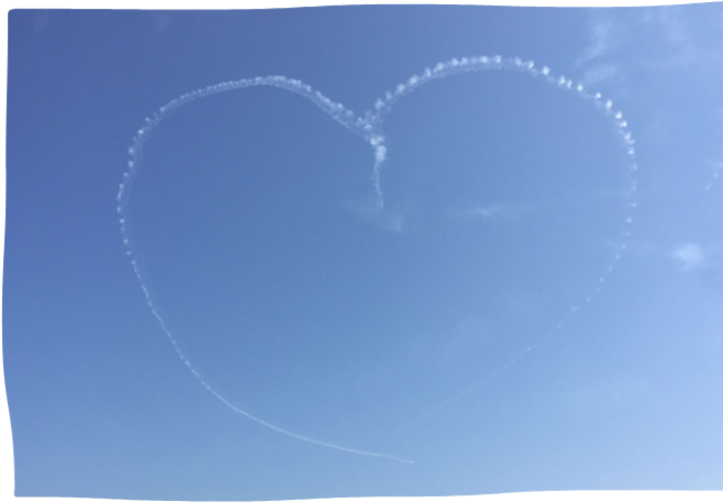 ブルーインパルスの曲技飛行の画像