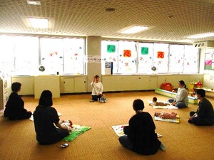 ベビーマッサージの様子1