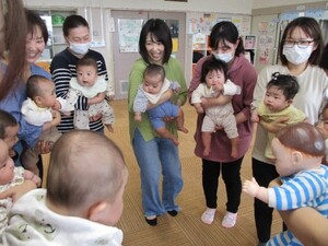 ベビーマッサージの様子2