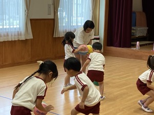 幼児体育教室の指導補助写真