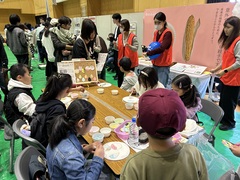 バイオマスフレーク工作の様子