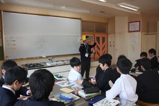 SDGsカードゲームの様子